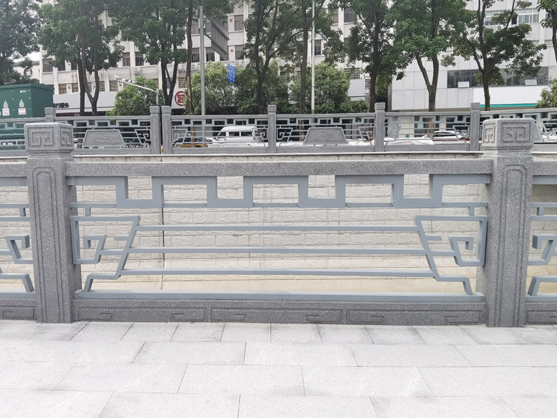 南京市市政复合式仿石栏杆安装